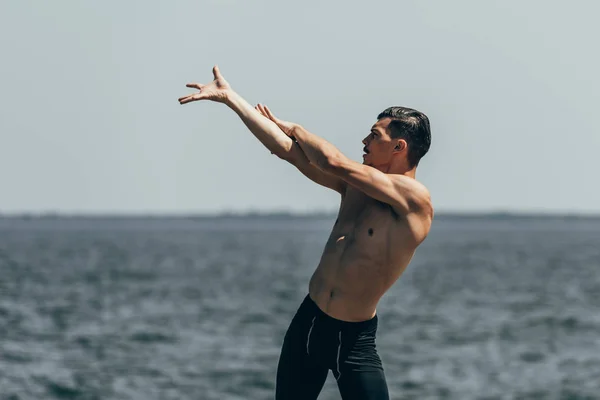 Athletic Shirtless Man Dancing Front Sea View — стоковое фото