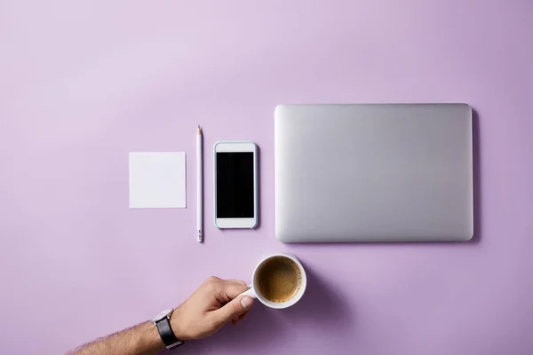 Cropped Shot Man Folding Coffee Cup Workplace Pink Surface Mockup — стоковое фото