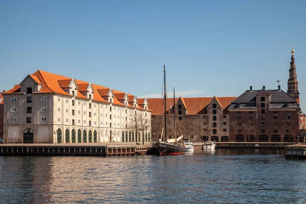 Копенгаген Дания Мая 2018 Исторические Здания Лодки Пришвартованы Гавани Копенгаген Лицензионные Стоковые Изображения
