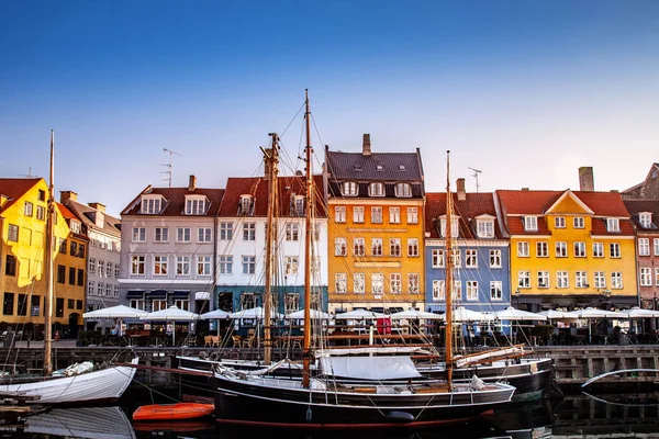 Копенгаген Дания Мая 2018 Живописный Вид Красивые Красочные Здания Лодки Стоковая Картинка
