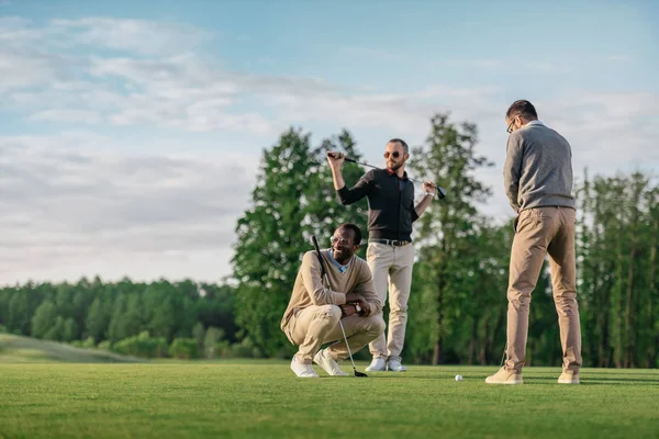 Group Young Stylish Multicultural Friends Spending Time Together While Playing — стоковое фото