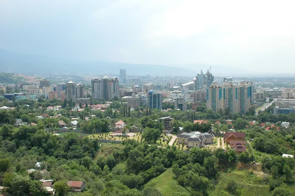 Панорама города Алматы — стоковое фото