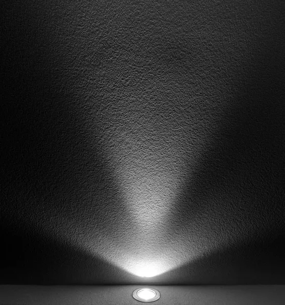 Луч света от проектора — стоковое фото