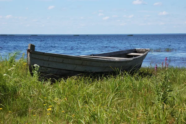 Старые деревянные лодки на берегу озера Лицензионные Стоковые Фото