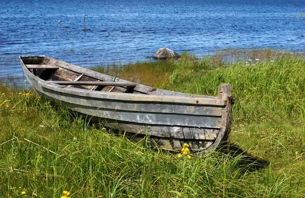 Старые деревянные лодки на берегу озера Лицензионные Стоковые Изображения