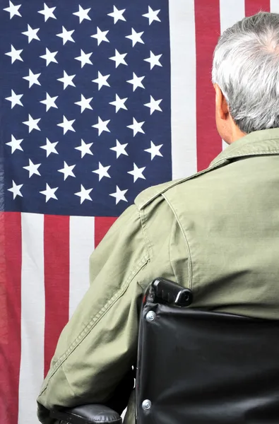 Ветеран в инвалидной коляске — стоковое фото