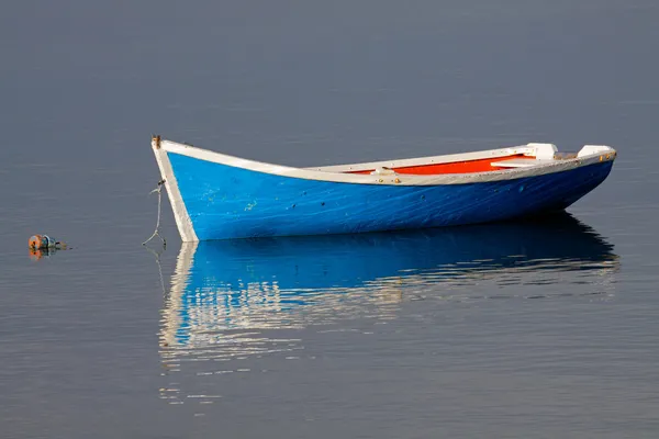 Лодка на воде Лицензионные Стоковые Фото