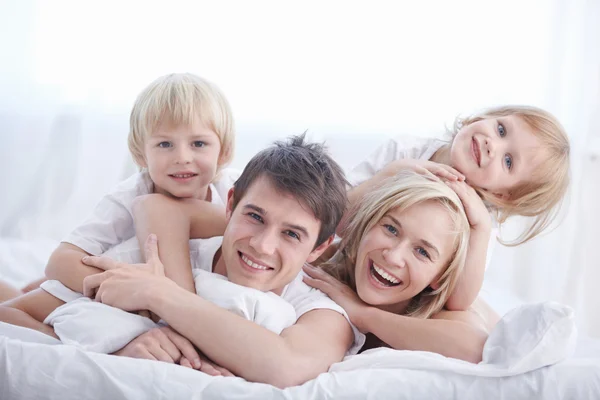 Семья счастья — стоковое фото