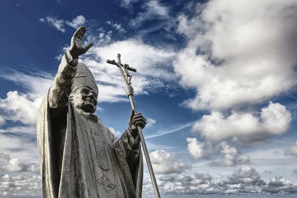 Бронзовая статуя Иоанна Павла II — стоковое фото