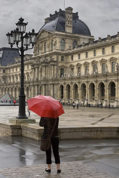 Дождливый день в Париже — стоковое фото