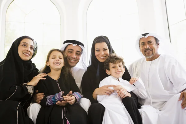 Семейство Ближнего Востока — стоковое фото