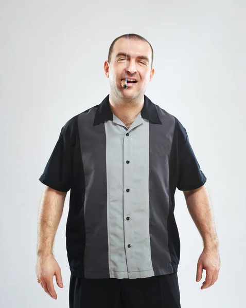 Портрет серьезных некурящих жесткой парень — стоковое фото