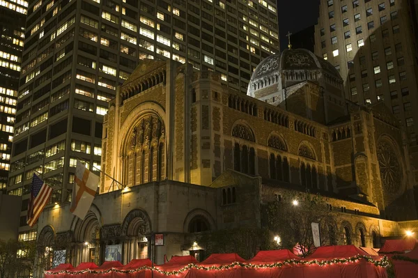 Святой Варфоломей Епископальная церковь города Нью-Йорка ночной Chr — стоковое фото