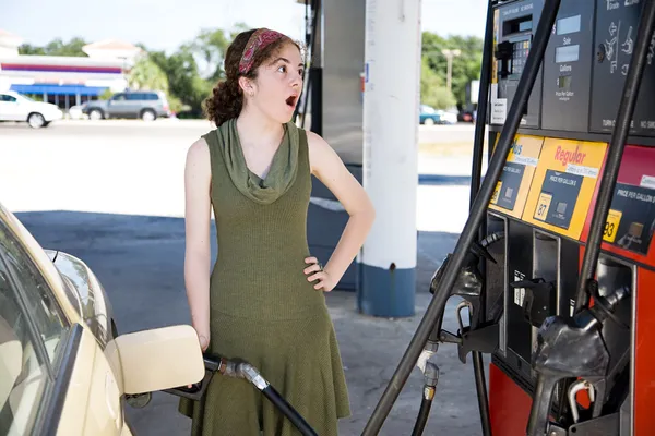 В шоке от цен на газ — стоковое фото
