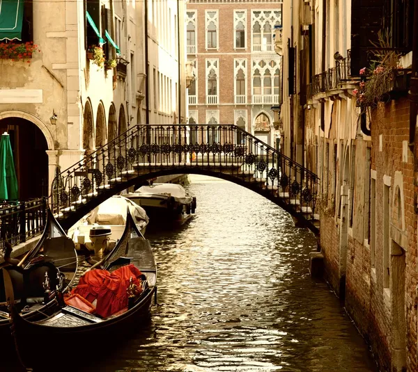 Традиционная Венеция gandola поездка — стоковое фото
