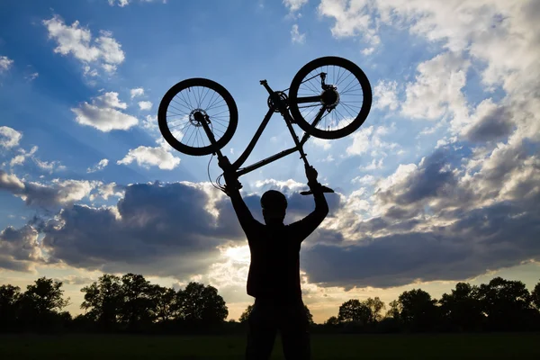 Велоспорт успех Закат силуэт — стоковое фото