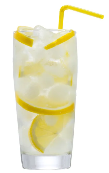 Лимонад с льдом и лимоном — стоковое фото