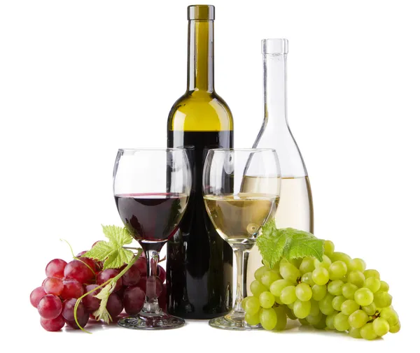 Красное и белое вино, с гроздей винограда — стоковое фото
