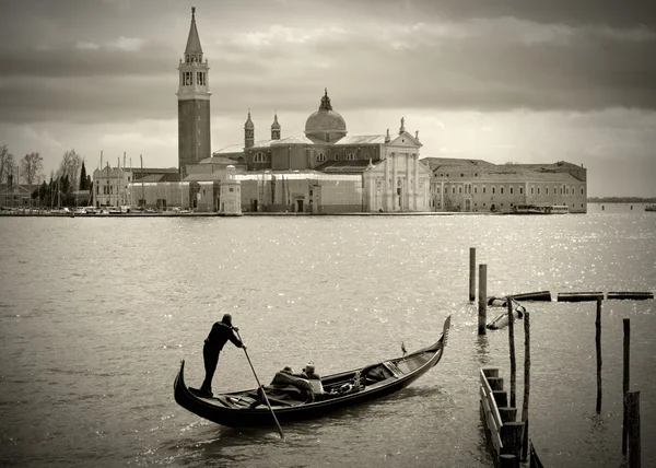 Гондольер в Венеции — стоковое фото