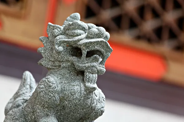 Китайский лев статуя — стоковое фото