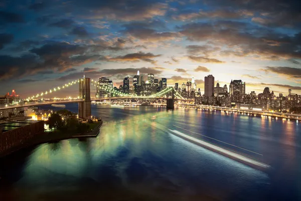 Удивительный нью-йоркский городской пейзаж - взятый после заката — стоковое фото