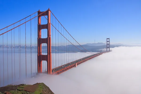 Сан-Франциско мост Золотые Ворота в тумане — стоковое фото
