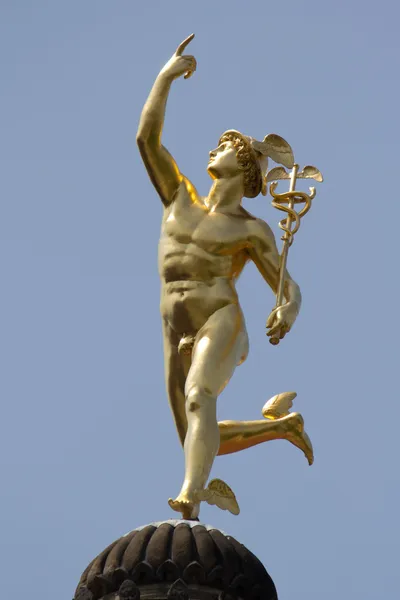 Ртутная статуя — стоковое фото