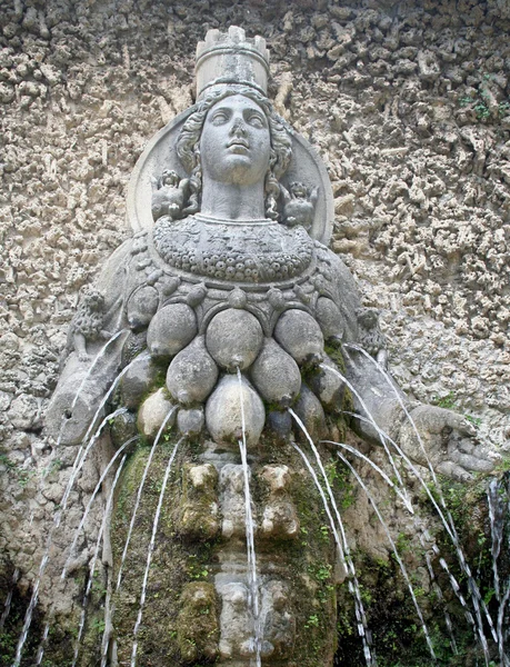 Фонтан Диана богиня - много грудь богини Артемиды — стоковое фото