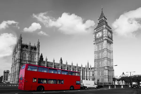 Биг Бен с красного двухэтажного в Лондоне, Великобритания — стоковое фото