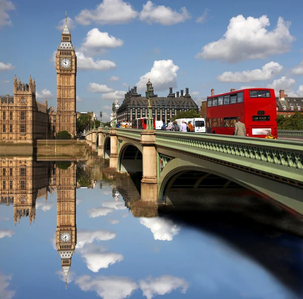 Биг Бен с двойной Деккер, Лондон, Великобритания — стоковое фото