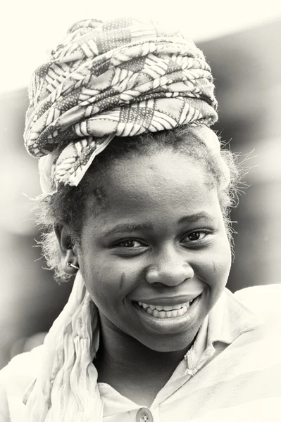 Портрет оптимистичные женщины из Ганы — стоковое фото